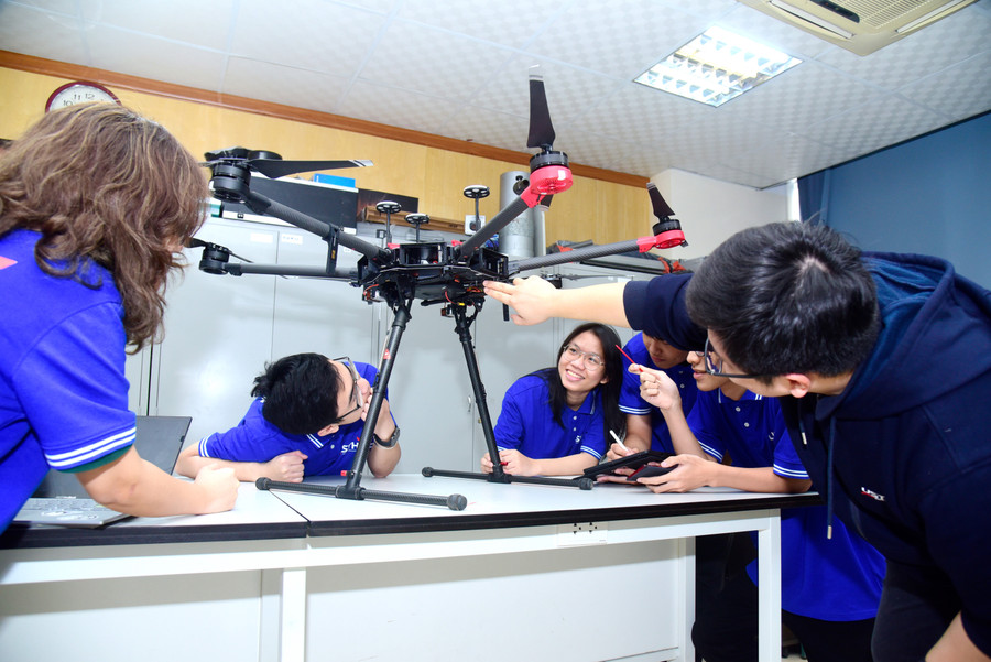 Giờ thực hành của sinh viên Trường ĐH Khoa học và Công nghệ Hà Nội. Ảnh: NTCC Giờ thực hành của sinh viên Trường ĐH Khoa học và Công nghệ Hà Nội. Ảnh: NTCC