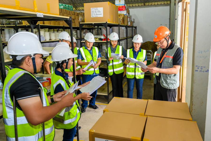 Thầy Dương Quốc Việt giảng dạy chuyên ngành logistics cho sinh viên tại cơ sở GDNN. Thầy Dương Quốc Việt giảng dạy chuyên ngành logistics cho sinh viên tại cơ sở GDNN.