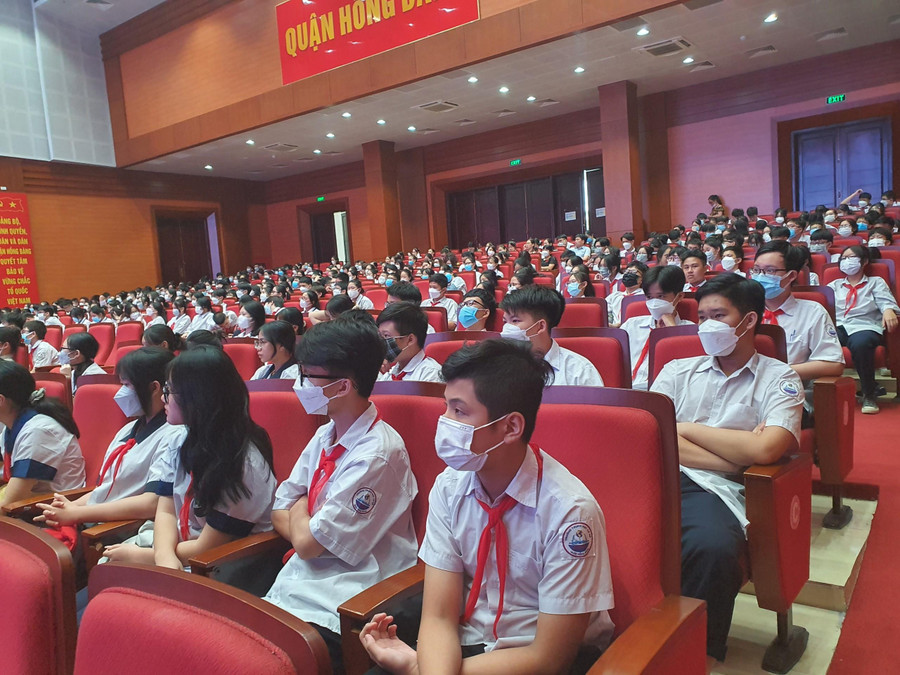 Học sinh tham gia buổi tọa đàm.