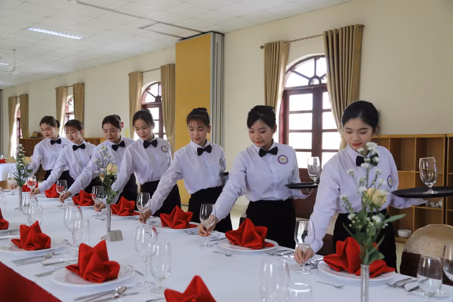 Sinh viên Trường Cao đẳng Du lịch Hải Phòng trong giờ học.