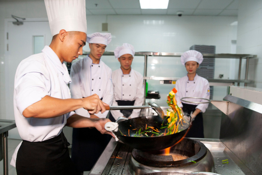 Nghề Kĩ thuật chế biến món ăn là nghề nhiều sinh viên theo học. Nghề Kĩ thuật chế biến món ăn là nghề nhiều sinh viên theo học.