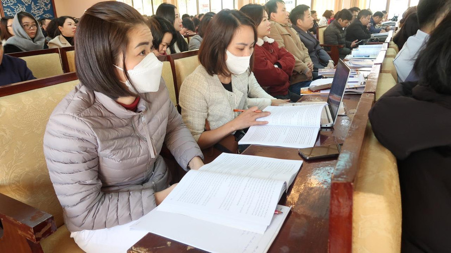 Cán bộ, giáo viên tham gia tập huấn. Cán bộ, giáo viên tham gia tập huấn.