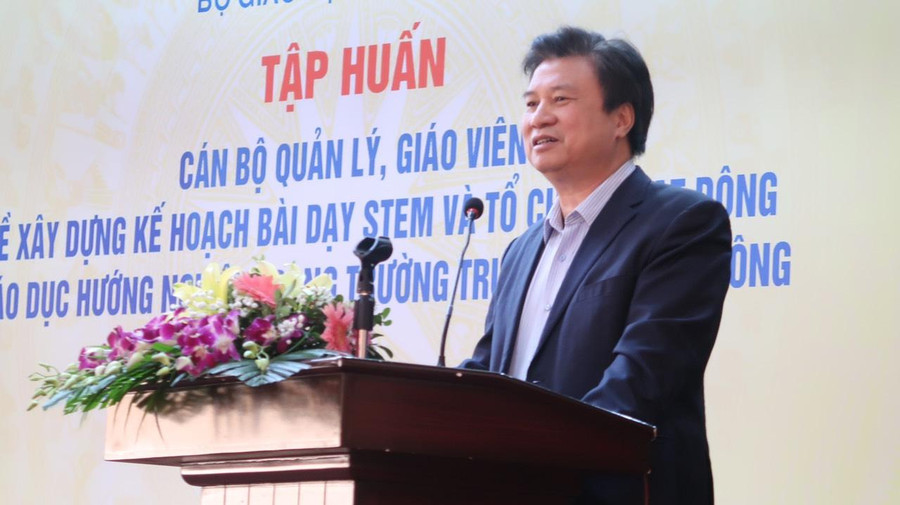 Thứ trưởng Nguyễn Hữu Độ nhấn mạnh vai trò của giáo dục STEM trong trường phổ thông. Thứ trưởng Nguyễn Hữu Độ nhấn mạnh vai trò của giáo dục STEM trong trường phổ thông.