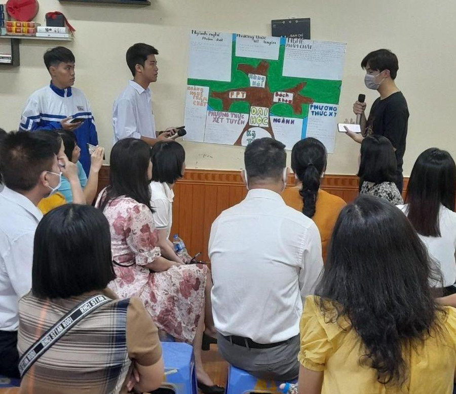 Học sinh chủ động trang bị kiến thức nghề nghiệp.