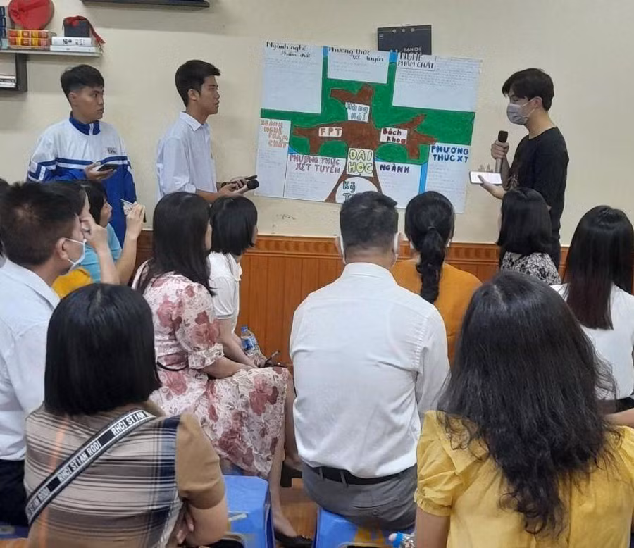 Học sinh chủ động trang bị kiến thức nghề nghiệp.