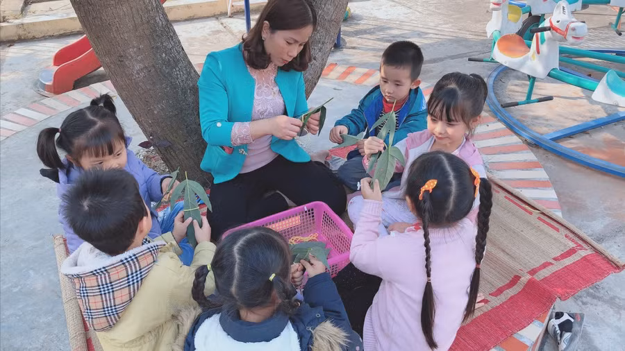 Cô trò Trường Mầm non Liên Am, huyện Vĩnh Bảo, thành phố Hải Phòng trong giờ học ngoại khoá.