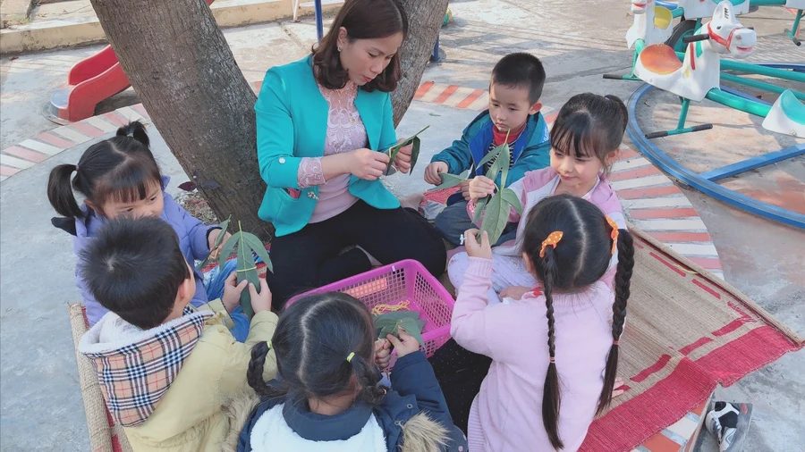 Cô trò Trường Mầm non Liên Am, huyện Vĩnh Bảo, thành phố Hải Phòng trong giờ học ngoại khoá.