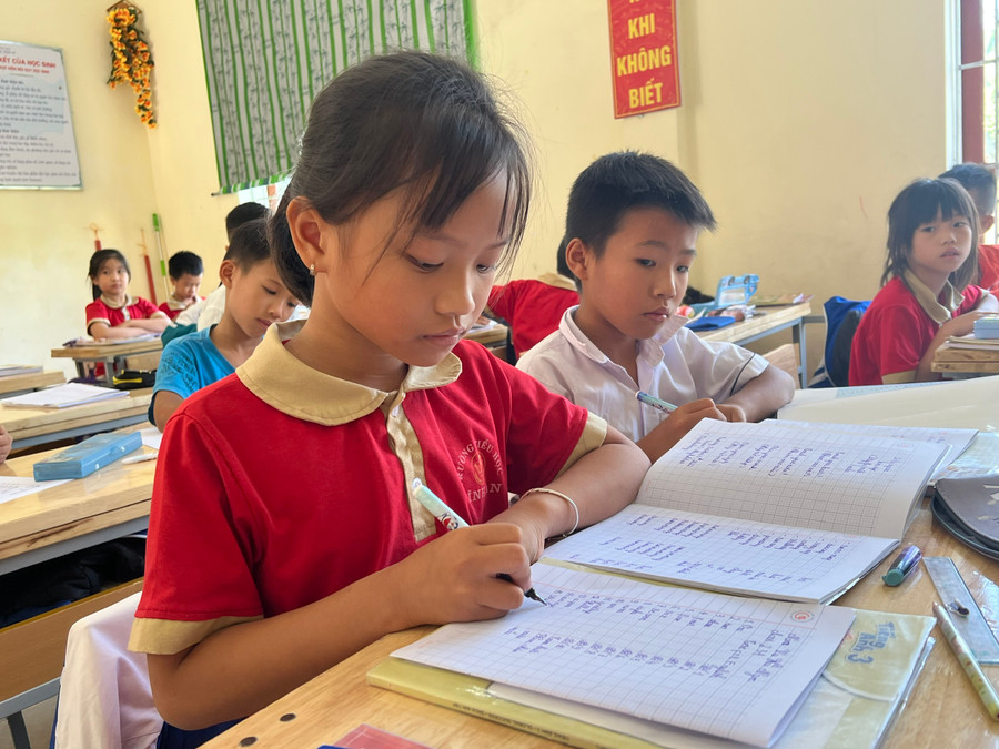 Tại Trường Tiểu học Vĩnh An, giáo viên linh hoạt các phương pháp giáo dục đạo đức, lối sống cho học sinh.