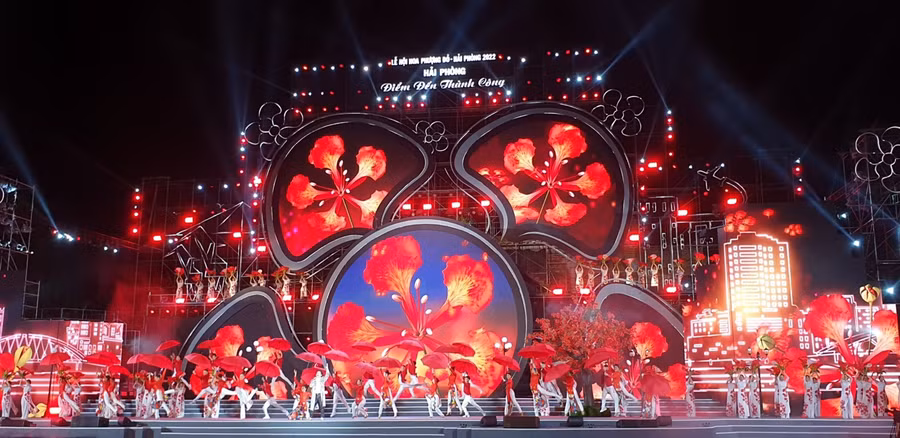 Lung linh sắc Phượng Đỏ