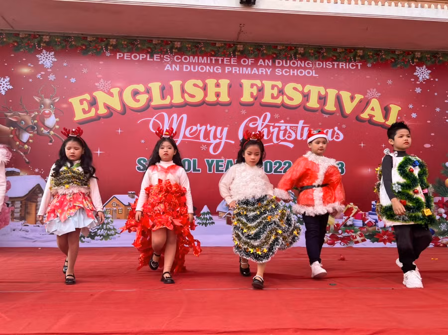 Màn trình diễn thời trang ấn tượng của học sinh Trường tiểu học An Dương.