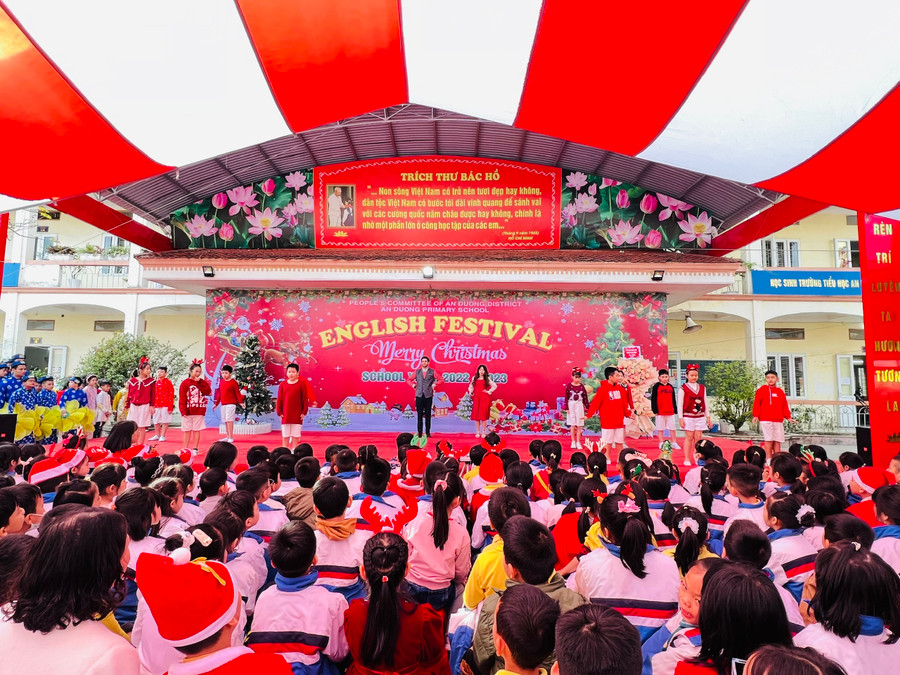 Không chỉ được giao tiếp bằng tiếng Anh, học sinh còn được phát triển bản thân qua các hoạt động. Không chỉ được giao tiếp bằng tiếng Anh, học sinh còn được phát triển bản thân qua các hoạt động.