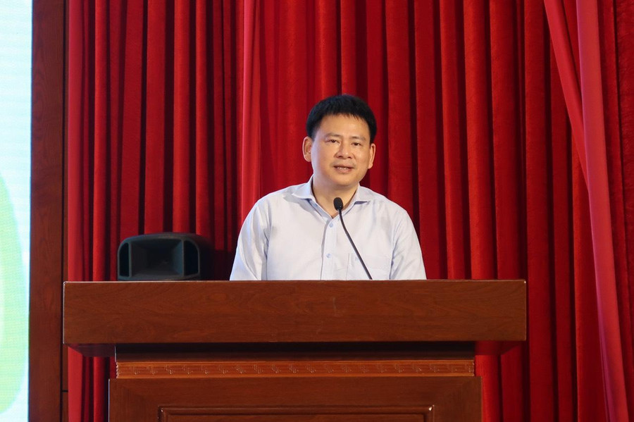 PGS.TS Lê Huy Hoàng nhận xét giờ dạy của cô giáo Mai rất thành công