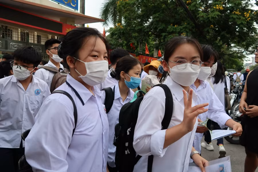 Thí sinh tỏ ra vui vẻ khi làm được bài.