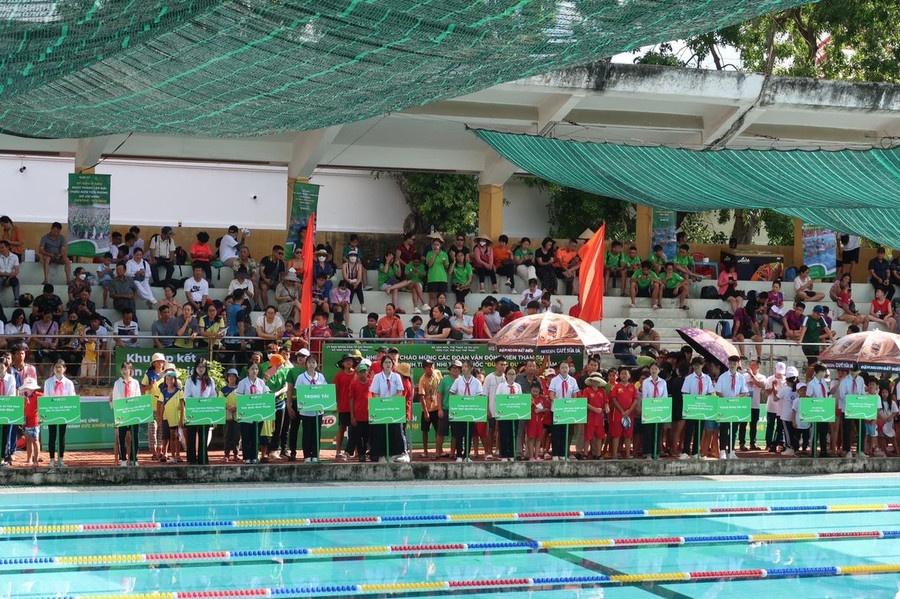 Các đội tham dự Giải bơi. Các đội tham dự Giải bơi.