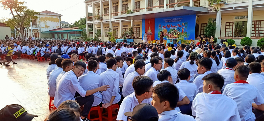 Những tiết ngoại khóa, hoạt động ngoài giờ lên lớp gắn kết tình cảm học trò, thầy cô và mái trường là cơ hội giáo dục đạo đức, lối sống cho học sinh thiết thực.