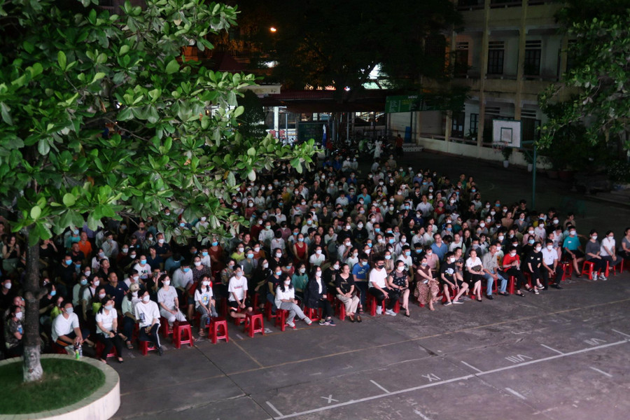 Nhiều phụ huynh cho rằng buổi tư vấn đầu cấp và hướng nghiệp cho học sinh lớp 10 rất cần thiết và phù hợp. Nhiều phụ huynh cho rằng buổi tư vấn đầu cấp và hướng nghiệp cho học sinh lớp 10 rất cần thiết và phù hợp.