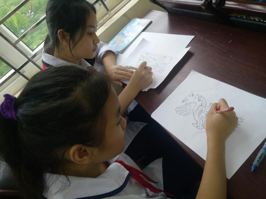 Những giờ học Mỹ thuật với cô Bảo Châu đem lại cho học sinh năng lượng tích cực. Những giờ học Mỹ thuật với cô Bảo Châu đem lại cho học sinh năng lượng tích cực.