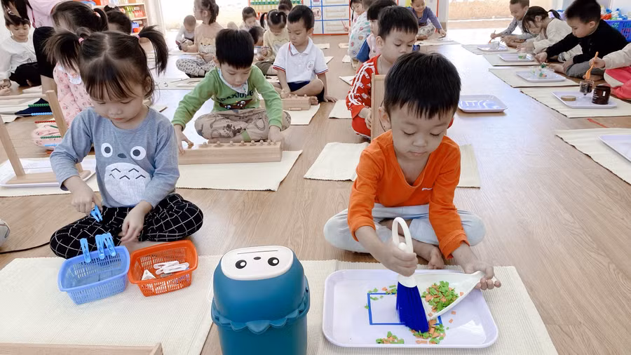 Trường Mầm non 20-10 tiên phong đổi mới giáo dục để mang những trải nghiệm phù hợp, giúp trẻ có nền tảng tốt để phát triển toàn diện.