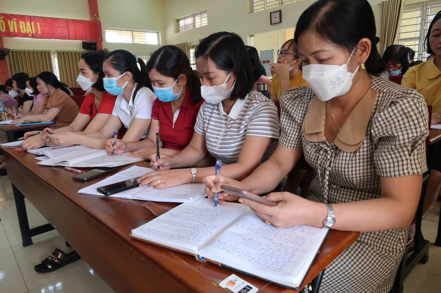 Trước thềm năm học mới, cán bộ, giáo viên các trường tích cực tập huấn chuyên môn, nghiệp vụ. Trước thềm năm học mới, cán bộ, giáo viên các trường tích cực tập huấn chuyên môn, nghiệp vụ.