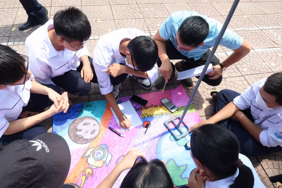 Hoạt động trải nghiệm được thiết kế dưới dạng cuộc thi giữa các lớp. Hoạt động trải nghiệm được thiết kế dưới dạng cuộc thi giữa các lớp.