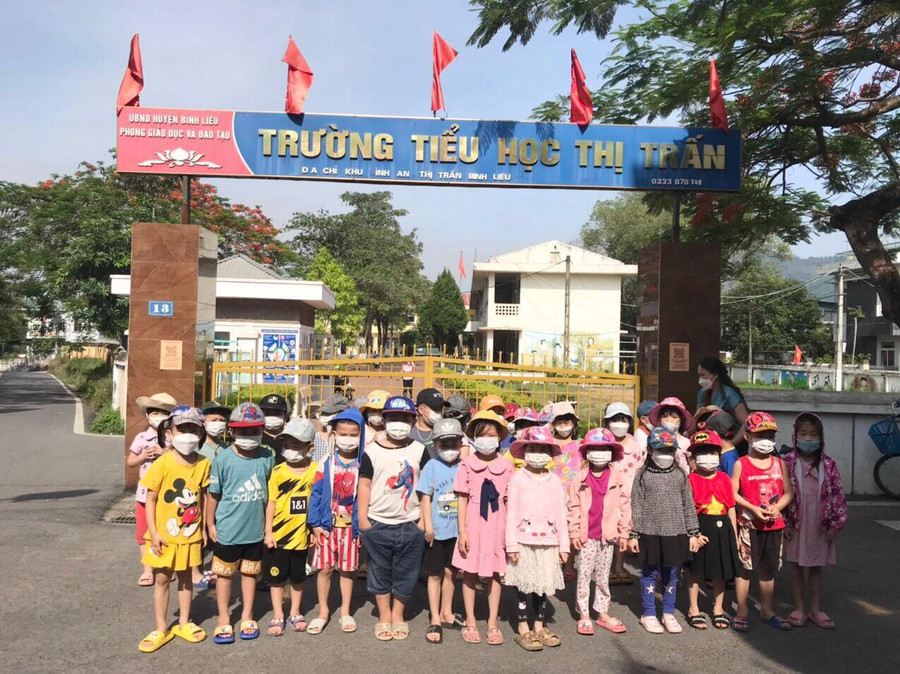 Trước khi lên lớp 1, các bé 5 tuổi được trải nghiệm, thăm quan trường tiểu học.