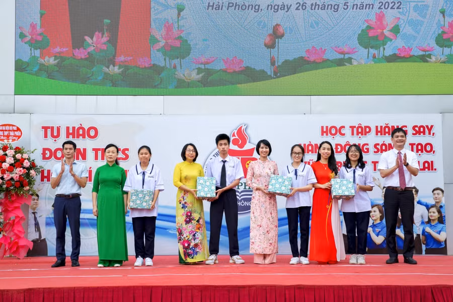 Thầy trò Trường THPT Thái Phiên với những thành tích cao trong nỗ lực dạy và học.