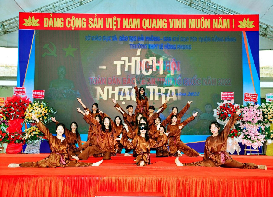 Chương trình văn nghệ Trường THPT Lê Hồng Phong, quận Hồng Bàng.