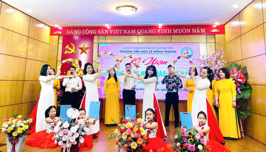 Chương trình kỉ niệm Ngày nhà giáo Việt Nam của Trường Tiểu học Lê Hồng Phong. Chương trình kỉ niệm Ngày nhà giáo Việt Nam của Trường Tiểu học Lê Hồng Phong.