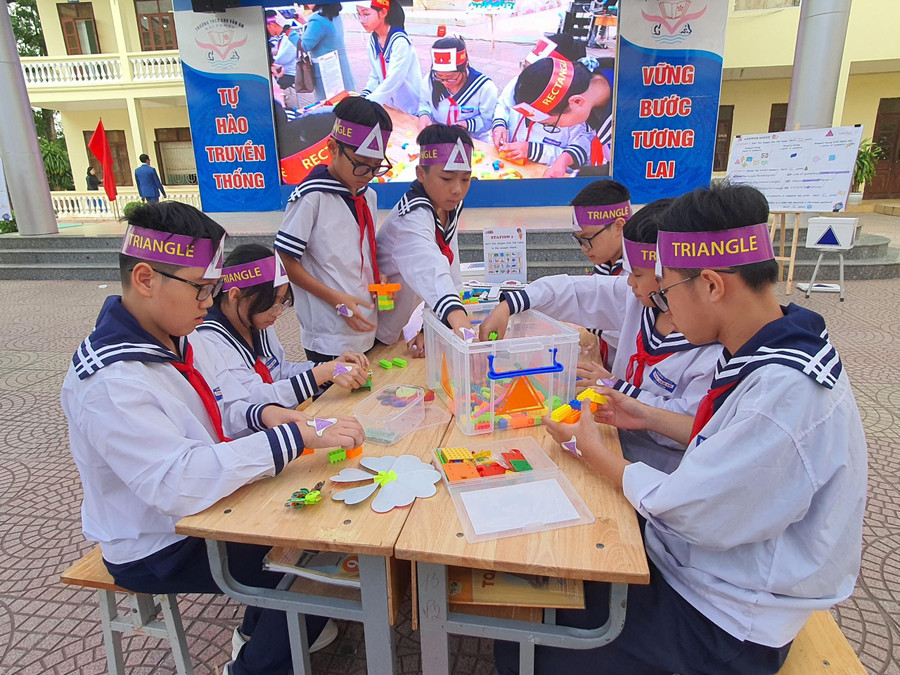 Các hoạt động nhóm đa dạng trong chuyên đề.