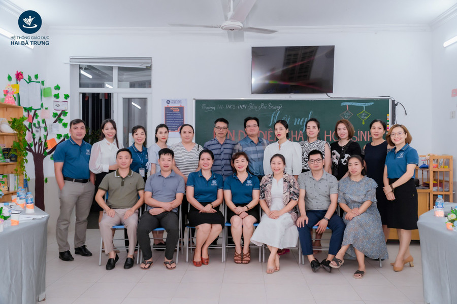 Các buổi gặp gỡ giữa hội cha mẹ học sinh và Nhà trường để cùng phối hợp trong quá trình định hướng, giáo dục cho học sinh.