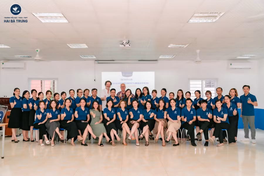 Nhà trường thường xuyên tổ chức các buổi tập huấn cho cán bộ nhân viên với sự tham gia của các chuyên gia nước ngoài.