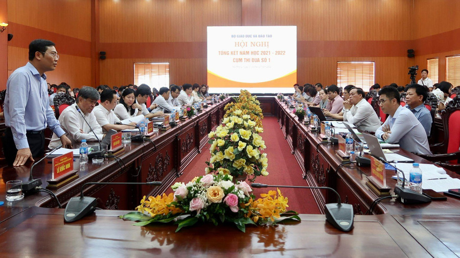 Tại Hội nghị, các Sở GD&amp;ĐT có nhiều ý kiến đề xuất Chính phủ, Bộ GD&amp;ĐT xem xét, tháo gỡ, hướng dẫn.