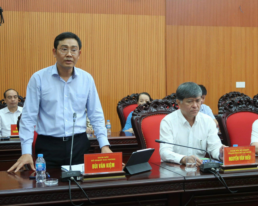 Ông Bùi Văn Kiệm- Giám đốc Sở GD&amp;ĐT, Cụm trưởng Cụm thi đua số 1 năm học 2022-2023 nêu lên một số khó khăn, bất cập trong quá trình triển khai các nhiệm vụ giáo dục tại địa phương.