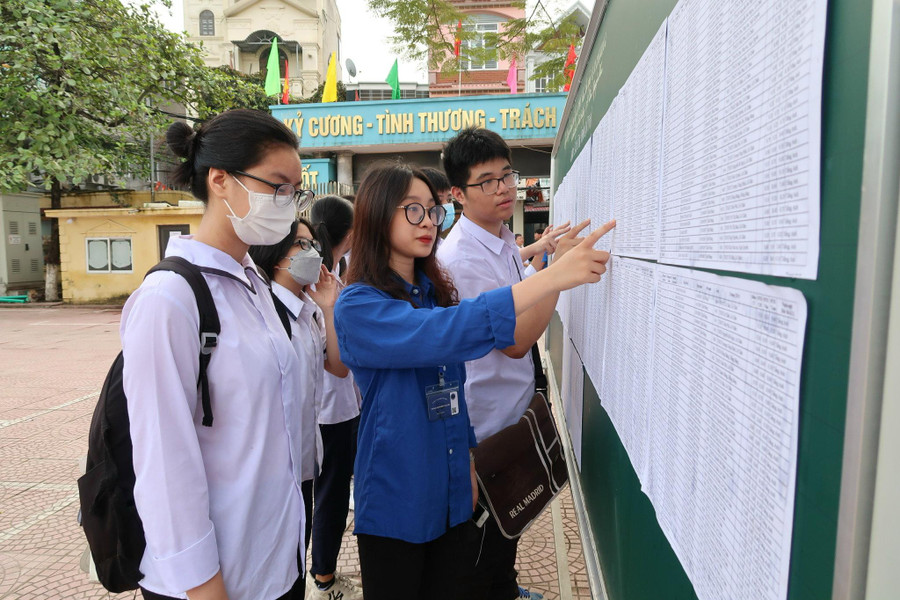 Theo TS. Nhân học Vũ Thị Hạnh- Trường Đại học Hải Phòng, việc chọn trường, chọn nghề cho con, cha mẹ nên nắm được khả năng và nhu cầu của con. Theo TS. Nhân học Vũ Thị Hạnh- Trường Đại học Hải Phòng, việc chọn trường, chọn nghề cho con, cha mẹ nên nắm được khả năng và nhu cầu của con.