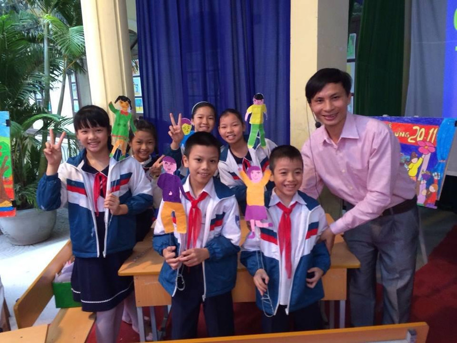 Thầy Thuận &quot;thắp lửa&quot; tình yêu môn Mĩ thuật cho học trò với nhiều cách dạy sáng tạo.