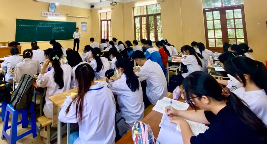 Trong 5 năm liên tục, chất lượng môn Lịch sử của THPT Kiến Thuỵ đứng vị trí tốp đầu thành phố.