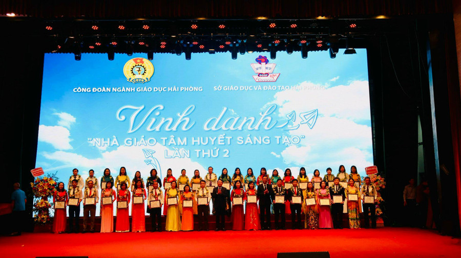 40 Nhà giáo xuất sắc tiêu biểu được vinh danh. 40 Nhà giáo xuất sắc tiêu biểu được vinh danh.