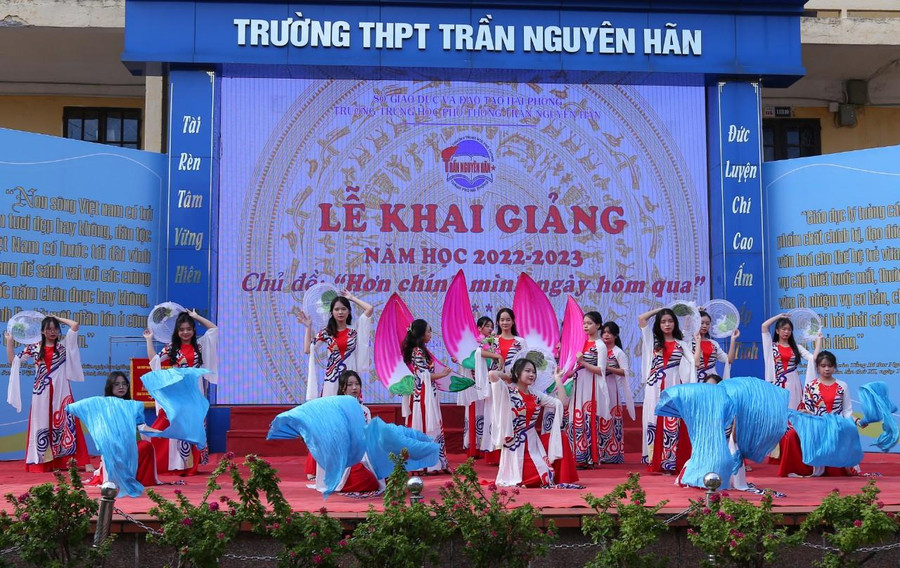 Chương trình văn nghệ chào mừng năm học mới của học sinh THPT Trần Nguyên Hãn.