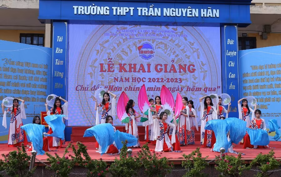 Chương trình văn nghệ chào mừng năm học mới của học sinh THPT Trần Nguyên Hãn.
