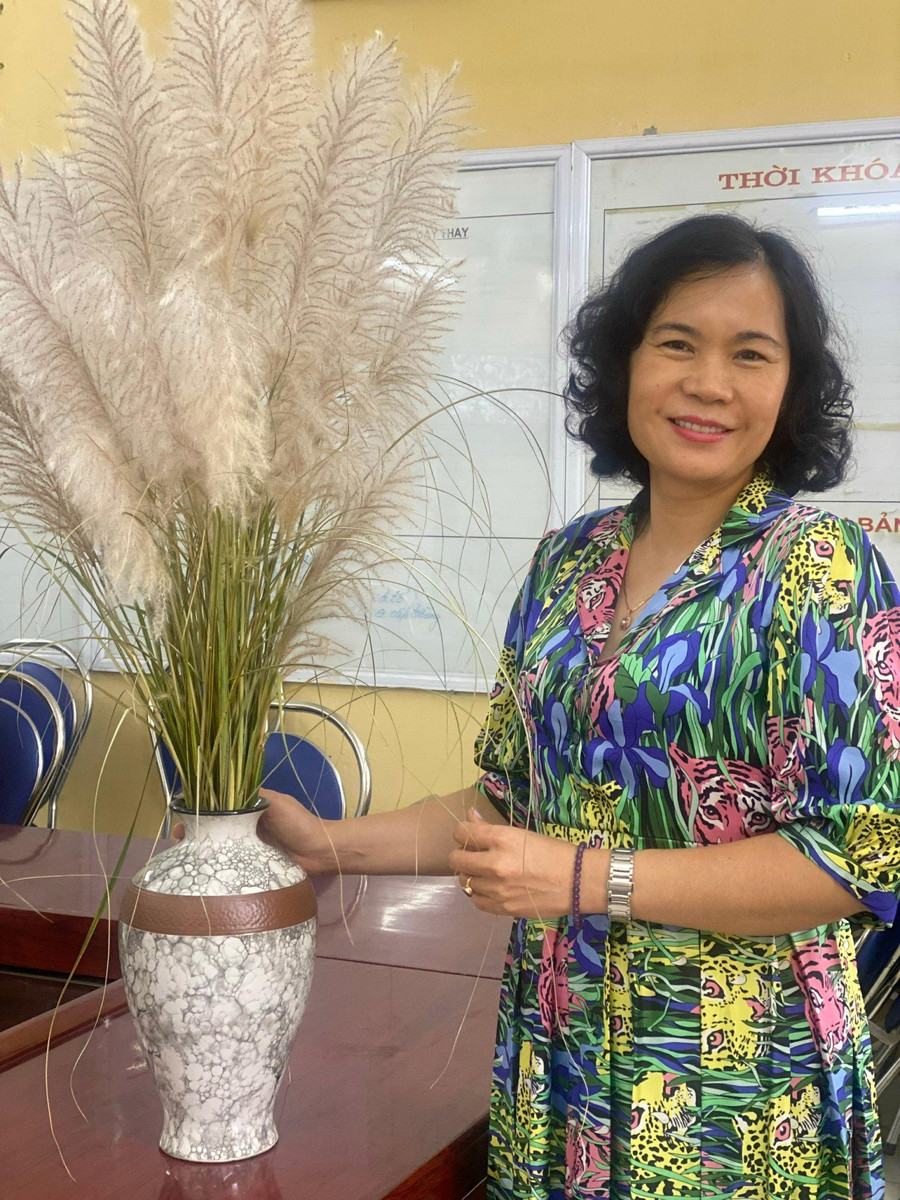 Cô Thuỳ Dương luôn "cháy" hết mình với sự nghiệp "trồng người". Cô Thuỳ Dương luôn "cháy" hết mình với sự nghiệp "trồng người".