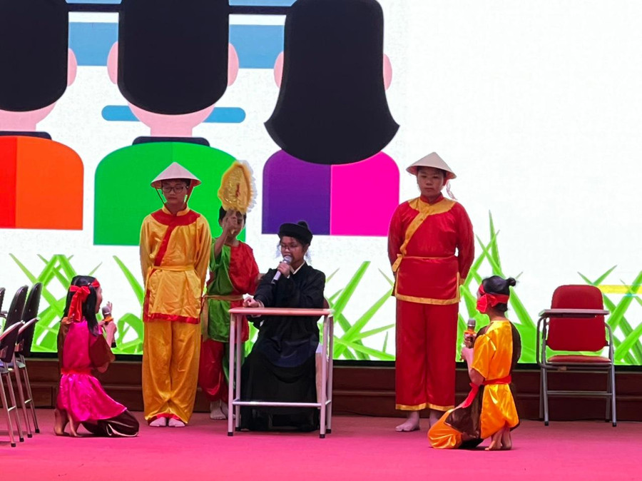 Giờ dạy Ngữ văn thêm sinh động qua tiểu phẩm do học sinh dàn dựng. Giờ dạy Ngữ văn thêm sinh động qua tiểu phẩm do học sinh dàn dựng.