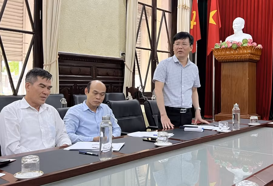 ông Phạm Tiến Thuật- Phó Chủ tịch UBND huyện Kiến Thụy chia sẻ niềm tự hào về các bảo vật quốc gia tại Hải Phòng.