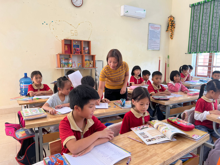 Các nhà trường mong muốn: Cấp, ngành sớm có cơ chế đào tạo, thu hút, bồi dưỡng giáo viên; quan tâm tạo điều kiện khắc phục thiếu thốn cơ sở vật chất. Các nhà trường mong muốn: Cấp, ngành sớm có cơ chế đào tạo, thu hút, bồi dưỡng giáo viên; quan tâm tạo điều kiện khắc phục thiếu thốn cơ sở vật chất.