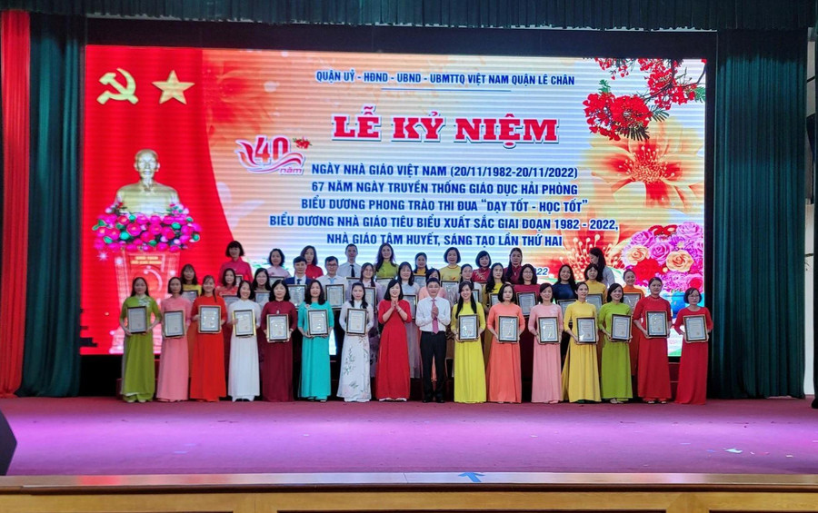 Ngành giáo dục quận Lê Chân không ngừng nỗ lực, phấn đấu thi đua dạy tốt - học tốt. Ngành giáo dục quận Lê Chân không ngừng nỗ lực, phấn đấu thi đua dạy tốt - học tốt.