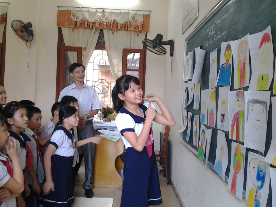 Tiết học Mĩ thuật luôn tràn ngập niềm vui.