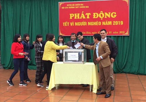 Các giáo viên, cán bộ nhân viên Trường THPT Chiêm Hóa ủng hộ "Tết vì người nghèo" xuân Kỷ Hợi 2019 Các giáo viên, cán bộ nhân viên Trường THPT Chiêm Hóa ủng hộ "Tết vì người nghèo" xuân Kỷ Hợi 2019