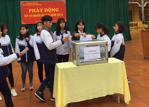 Học sinh Trường THPT Chiêm Hóa ủng hộ "Tết vì người nghèo" xuân Kỷ Hợi 2019