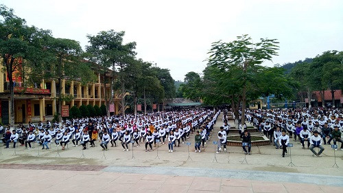Học sinh toàn trường trong lễ phát động "Tết vì người nghèo" xuân Kỷ Hợi 2019 Học sinh toàn trường trong lễ phát động "Tết vì người nghèo" xuân Kỷ Hợi 2019