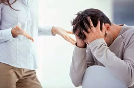 Tham phan ke chuyen vo chong to nhau “an cha, an nem” truoc cong duong - Anh 1