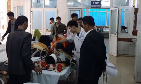 Can nuoc mat vi tai nan giao thong ngay Tet - Anh 1